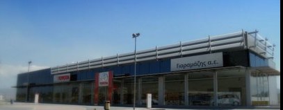 Επαγγελματικό κτίριο με υαλοπετάσματα
